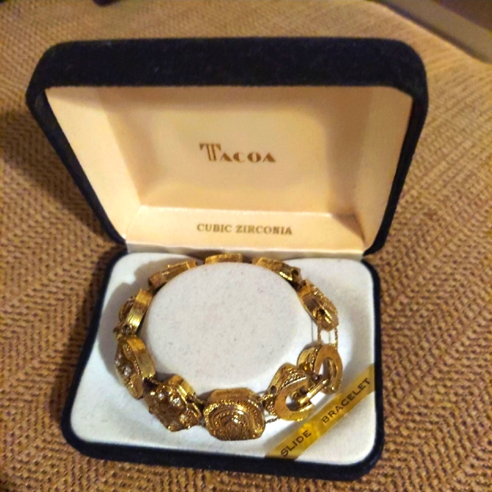 Golden Tacoa Sliding Bracelet